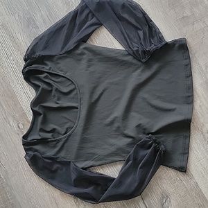 Women's M black shirt